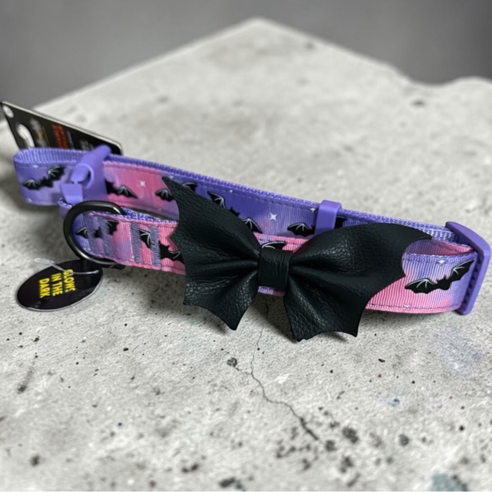 Pet Smart Thrills and Chills Dog Glow in Dark Collar NWT